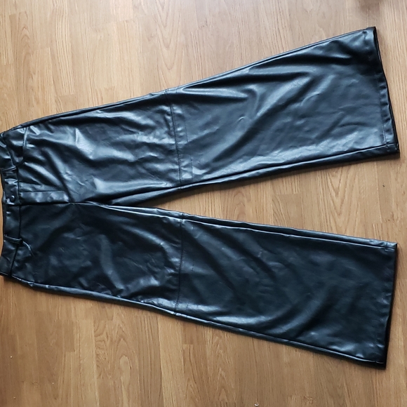 Black Faux Leather Bootcut Pants Womens Petite Large Size 29" Waist X 28" Inseam - Picture 3 of 12